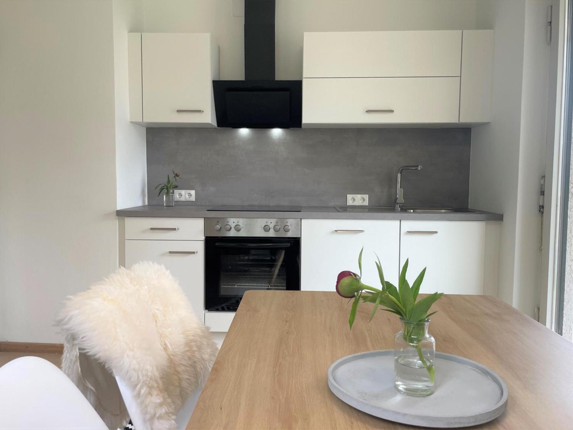 Crown Living Design Apartment - 2 Schlafzimmer - Kueche - Gratis Parkplatz - Abstellraum Fuer Fahrraeder/Ski Mader Экстерьер фото