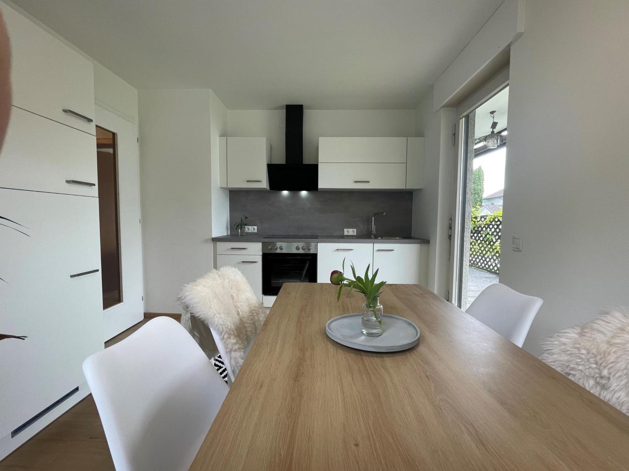Crown Living Design Apartment - 2 Schlafzimmer - Kueche - Gratis Parkplatz - Abstellraum Fuer Fahrraeder/Ski Mader Экстерьер фото