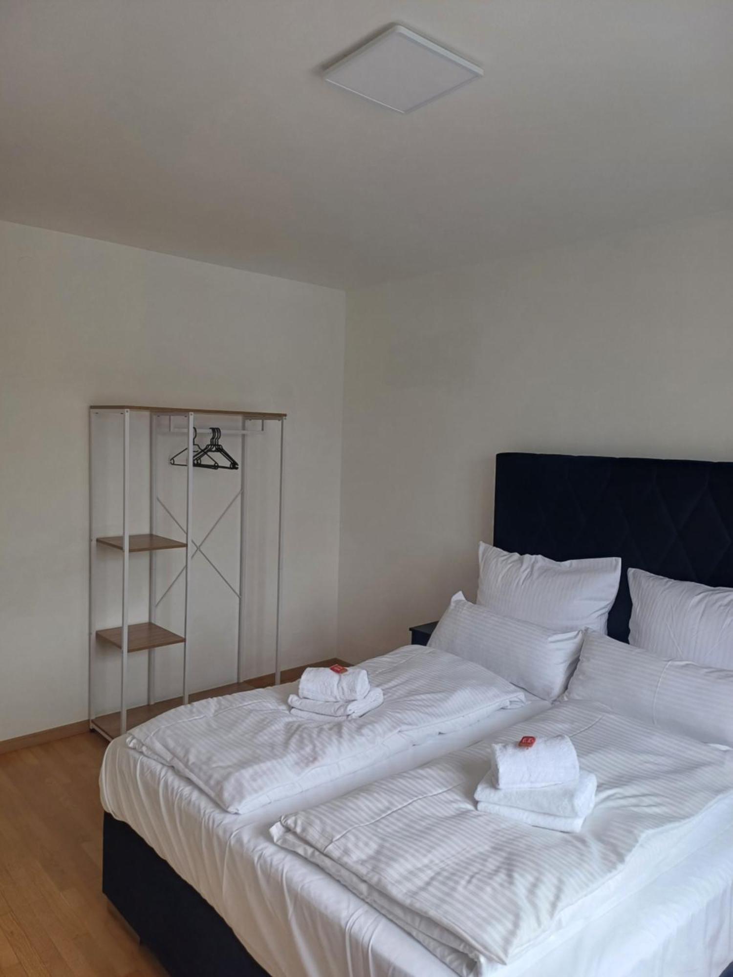 Crown Living Design Apartment - 2 Schlafzimmer - Kueche - Gratis Parkplatz - Abstellraum Fuer Fahrraeder/Ski Mader Экстерьер фото