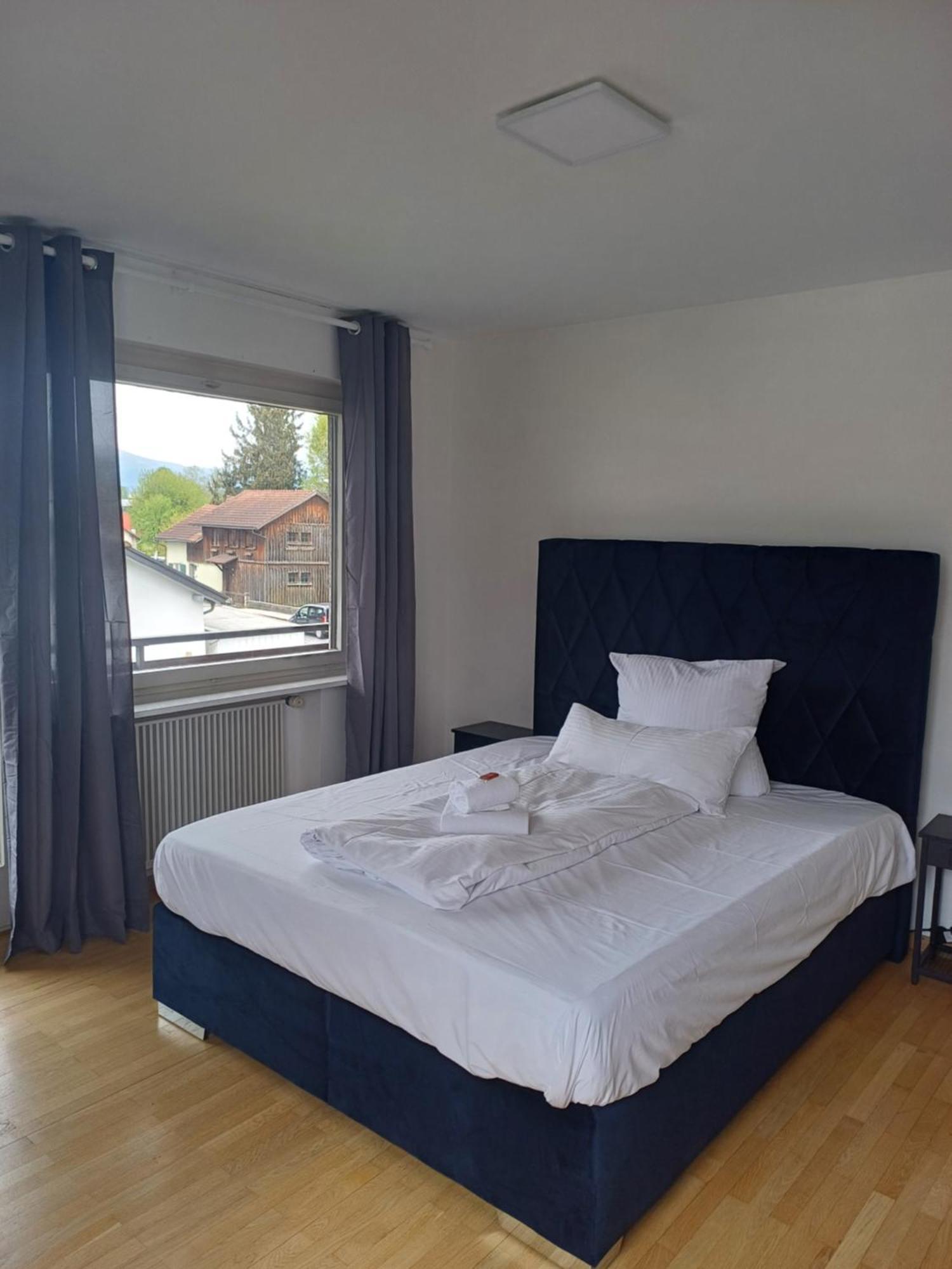 Crown Living Design Apartment - 2 Schlafzimmer - Kueche - Gratis Parkplatz - Abstellraum Fuer Fahrraeder/Ski Mader Экстерьер фото