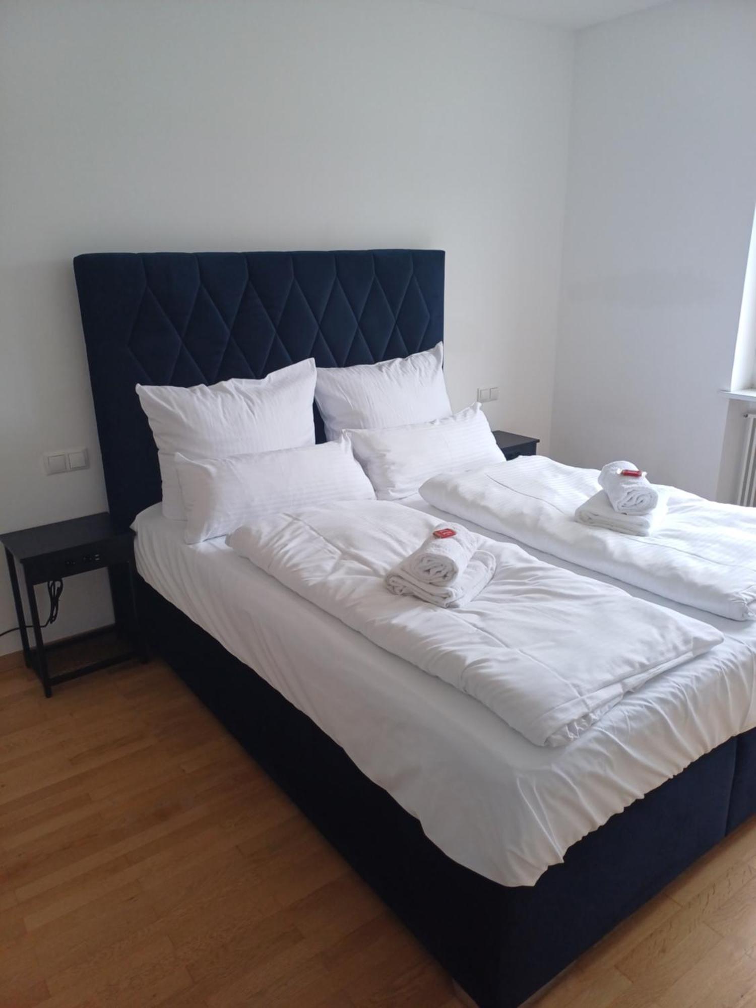 Crown Living Design Apartment - 2 Schlafzimmer - Kueche - Gratis Parkplatz - Abstellraum Fuer Fahrraeder/Ski Mader Экстерьер фото